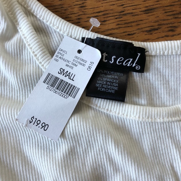 WetSeal | New Crop Top - Picture 3 of 3